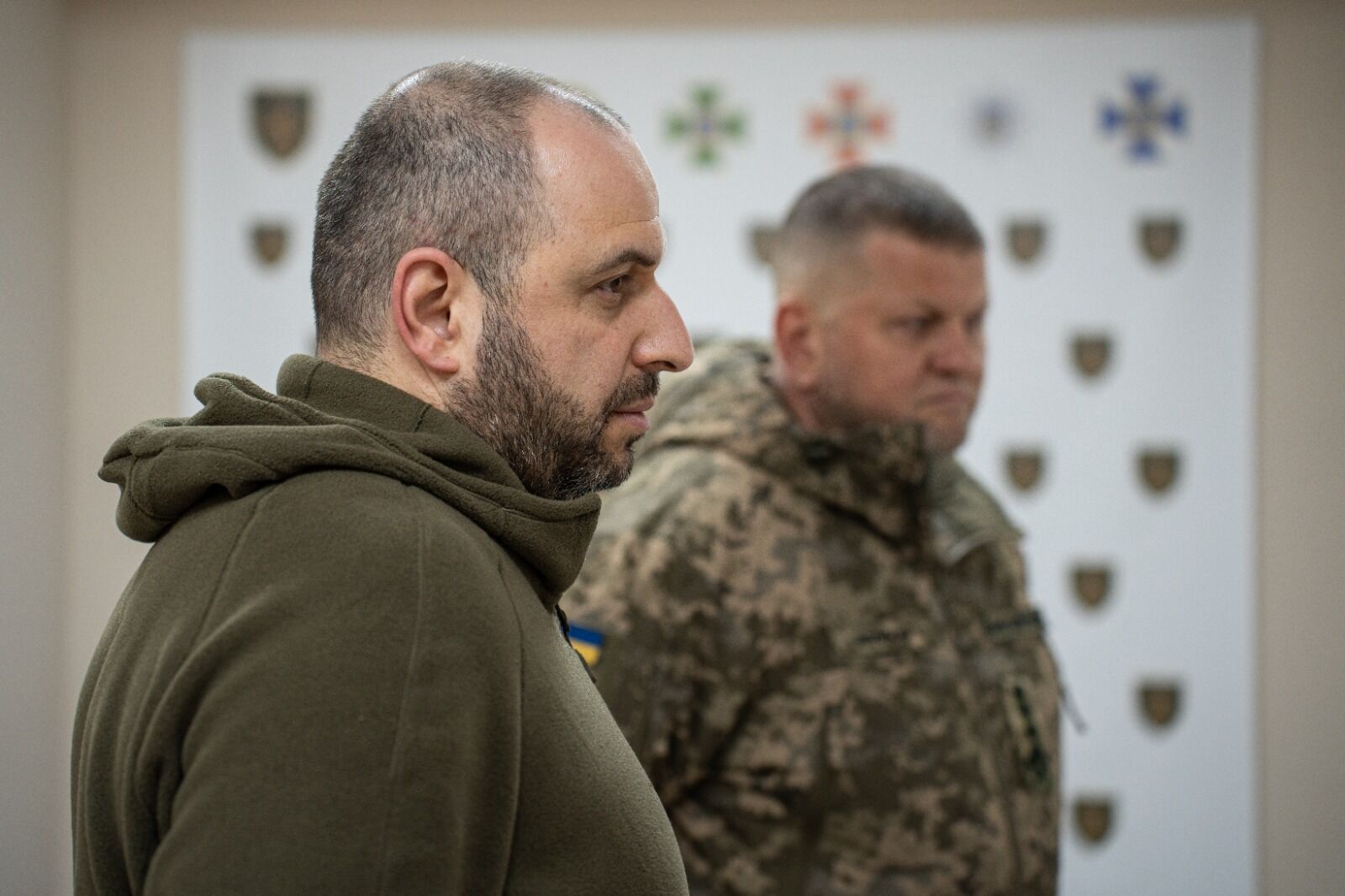 Załużny i Umerow wręczyli nagrody żołnierzom Sił Zbrojnych Ukrainy. Zdjęcie.