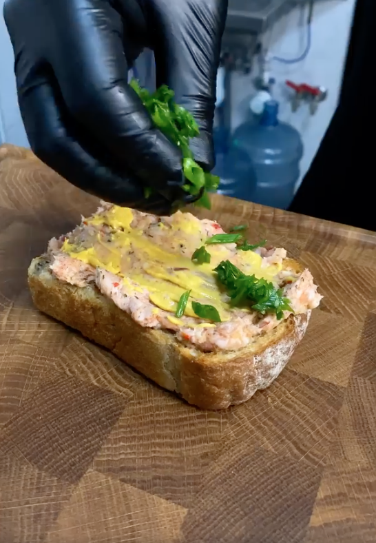 Kanapka z pastą do smarowania