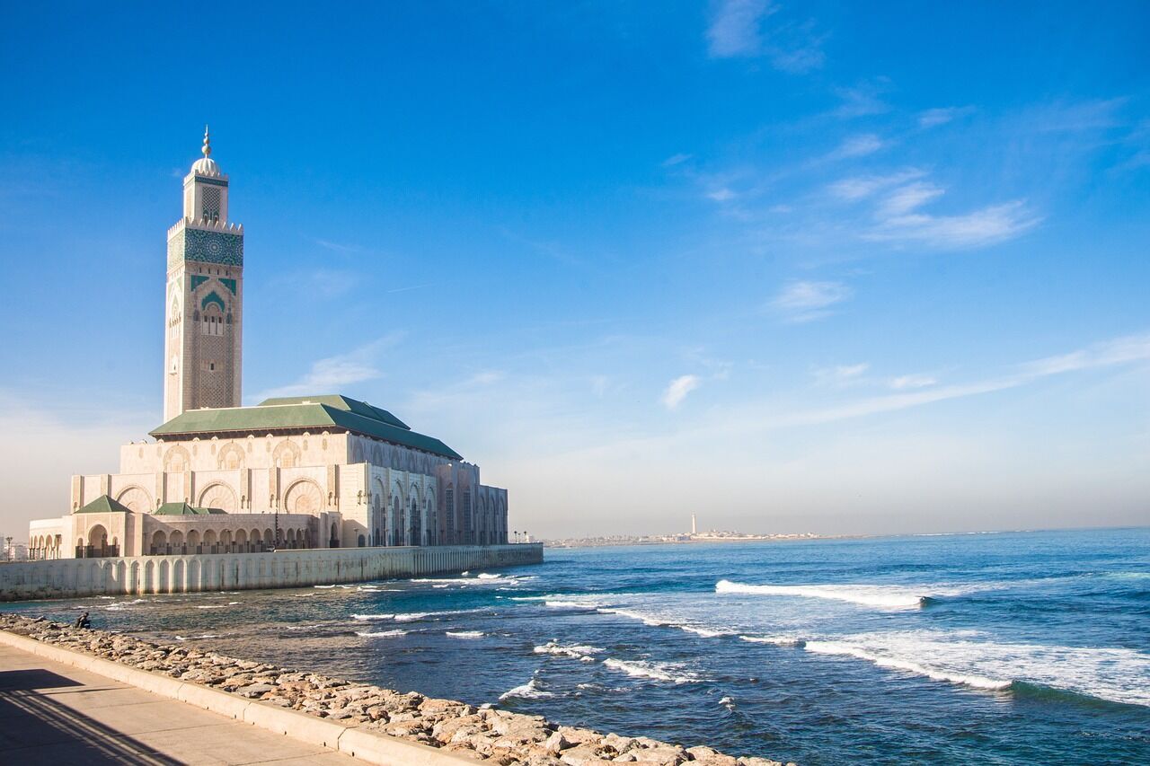 Król na banknotach i dentyści na rynkach: ciekawe fakty o Maroku