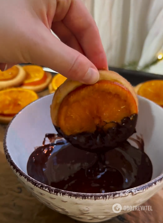 A must-have for Christmas: a recipe for flavored cookies with whole orange slices