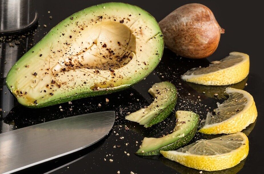 What to rub an avocado with so that it does not darken