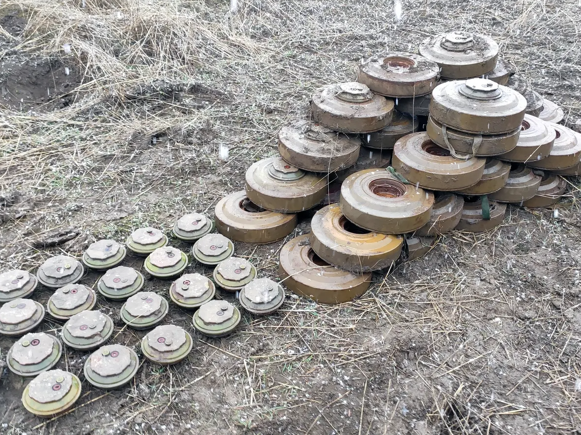 Ukrainian soldiers played curling with anti-tank mines. The video became a hit online