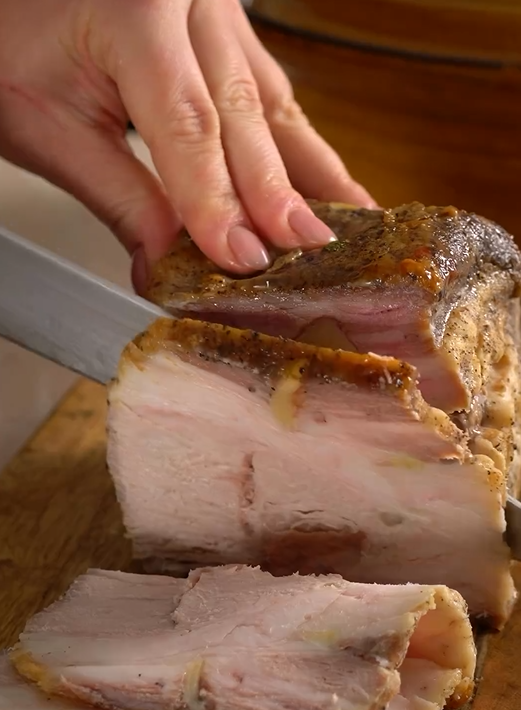 The most delicious homemade cold pork roast: perfect for the holidays