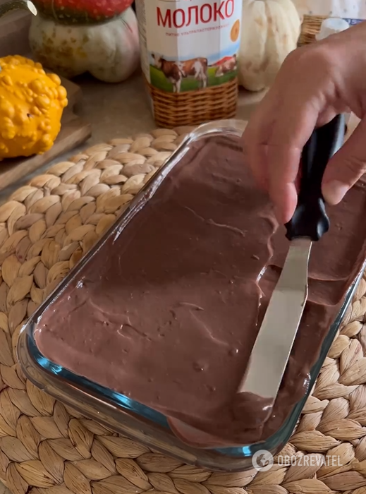 A simple chocolate cake that doesn't need to be baked: the base is made of cookies