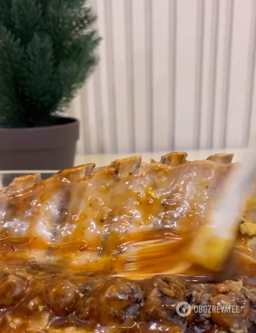 How to bake ribs in the oven to get a crispy golden crust