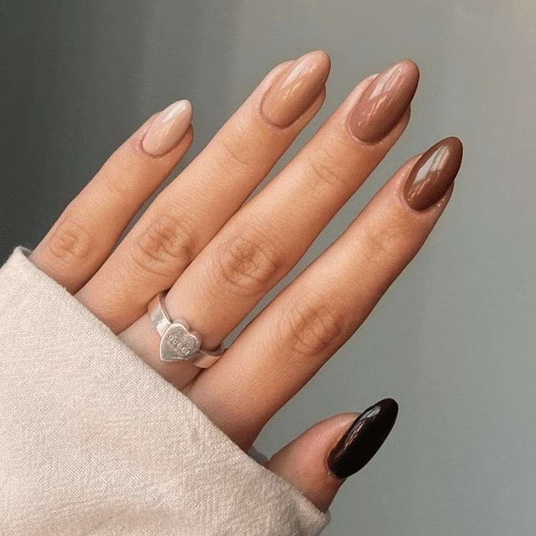 Old luxury: what does ''chocolate milk'' manicure that promises to become a winter trend look like