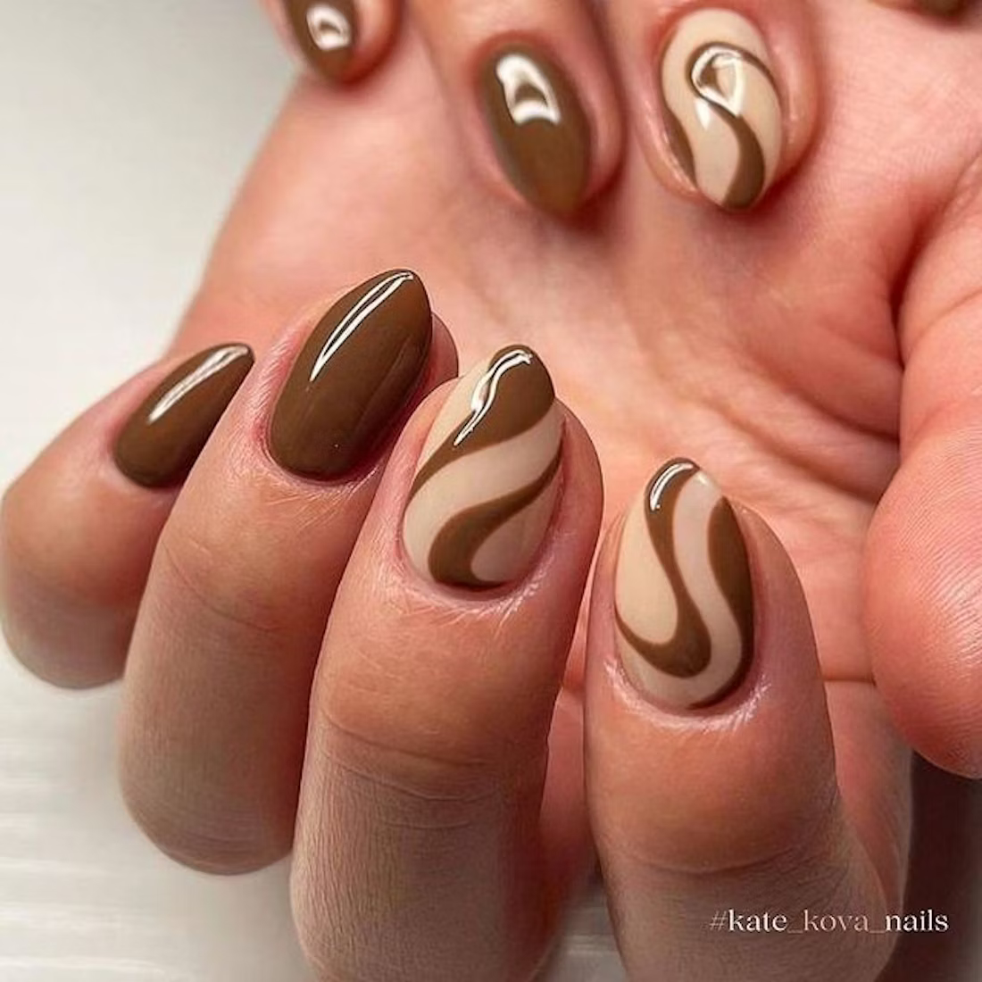 Old luxury: what does ''chocolate milk'' manicure that promises to become a winter trend look like