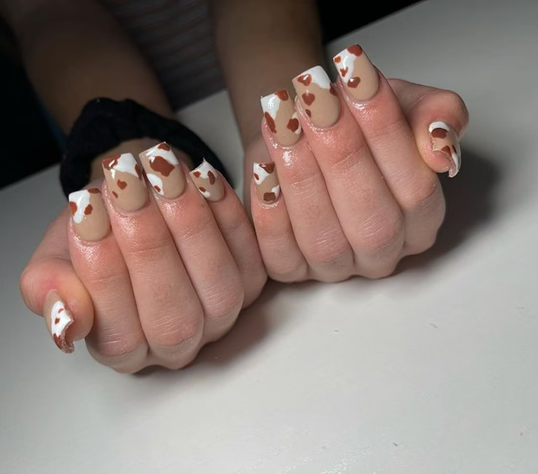 Old luxury: what does ''chocolate milk'' manicure that promises to become a winter trend look like