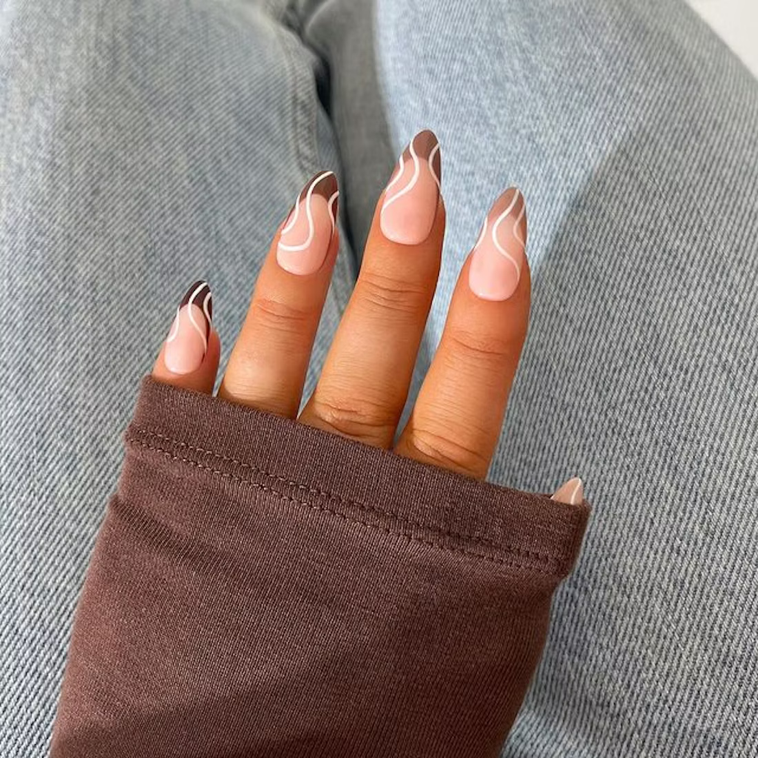 Old luxury: what does ''chocolate milk'' manicure that promises to become a winter trend look like