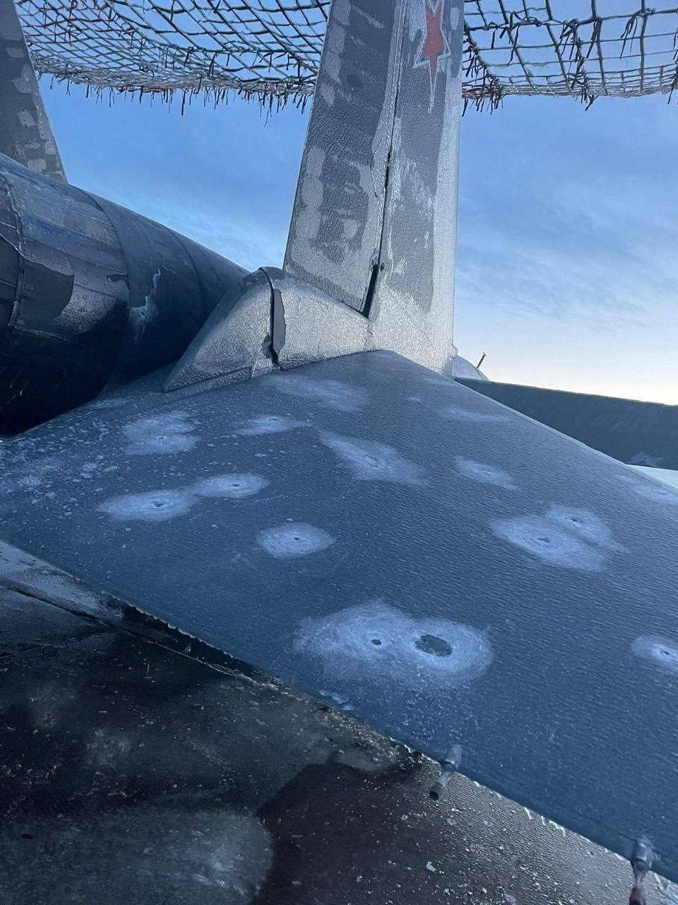 ''Pozdrowienia z Jarosławem'': pojawiło się zdjęcie uszkodzonego przez okupantów Su-34 na lotnisku w Morozowsku