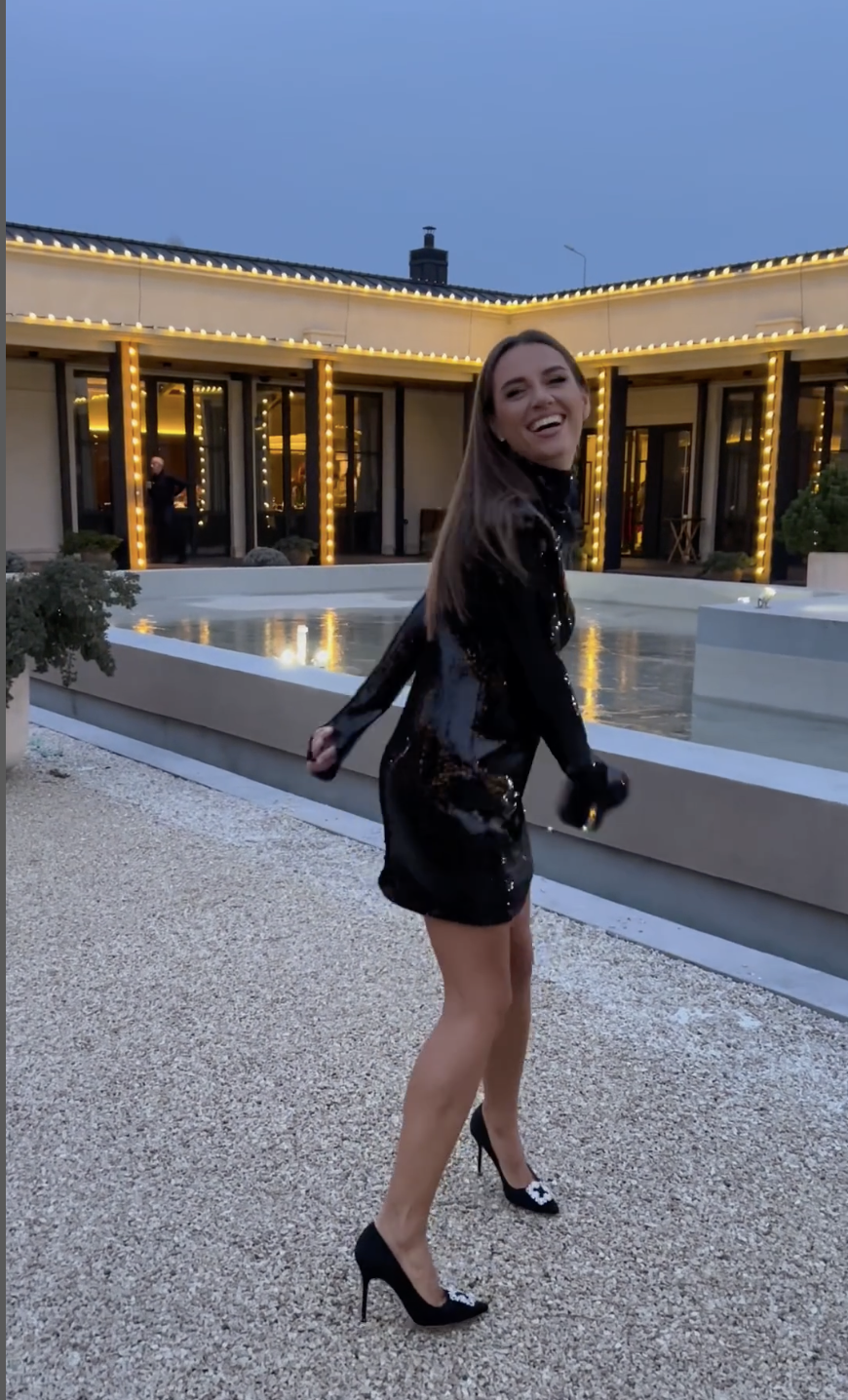 Khrystyna Reshetnik danced in the courtyard of a luxury restaurant near Kyiv