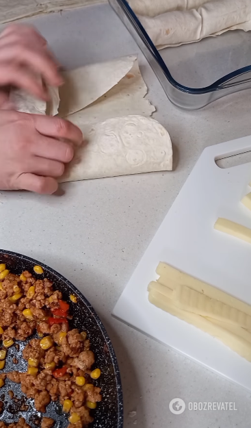 Quick pita tubes: how to make a juicy filling