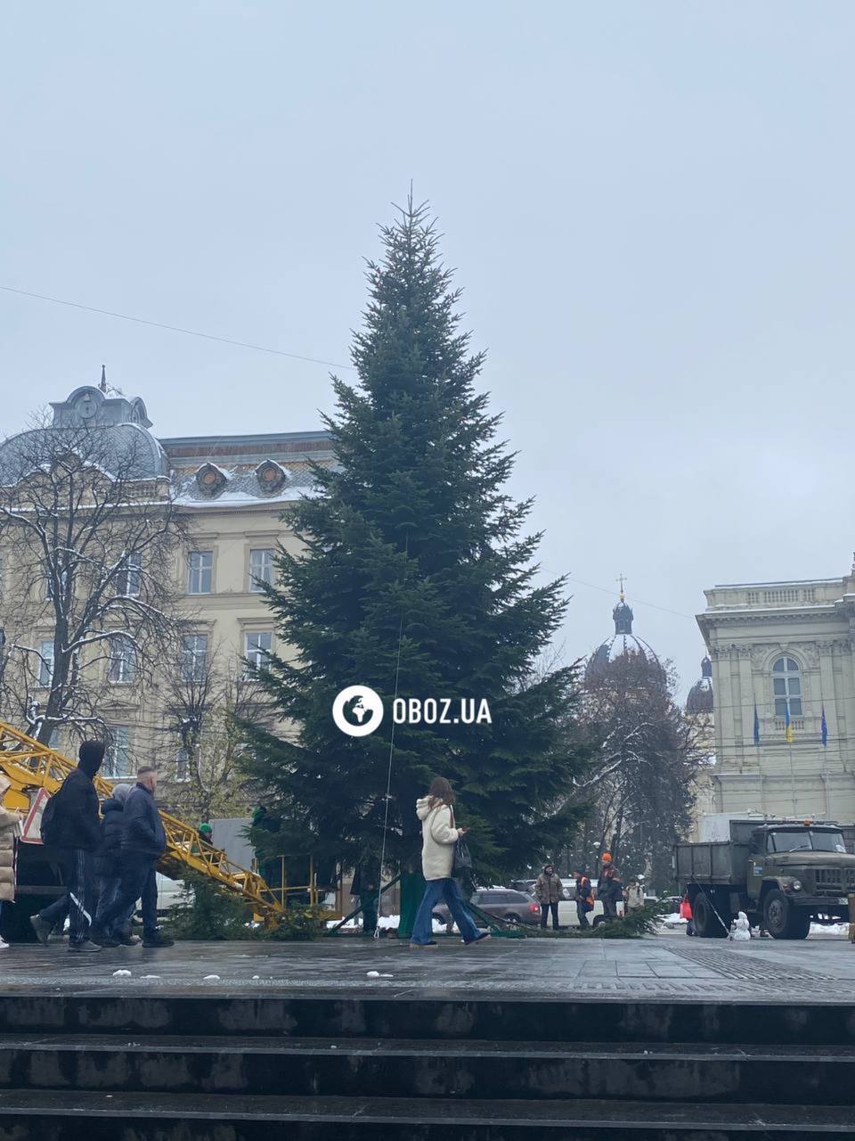 A Christmas tree installed in Lviv: the city is actively preparing for the celebration. Photo report