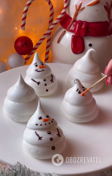 Snowman meringue: how to surprise guests for Christmas and New Year