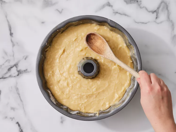 Step-by-step recipe for Tom Cruise's favorite cake, which he sends his friends as a Chirstmas gift every year