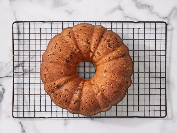 Step-by-step recipe for Tom Cruise's favorite cake, which he sends his friends as a Chirstmas gift every year