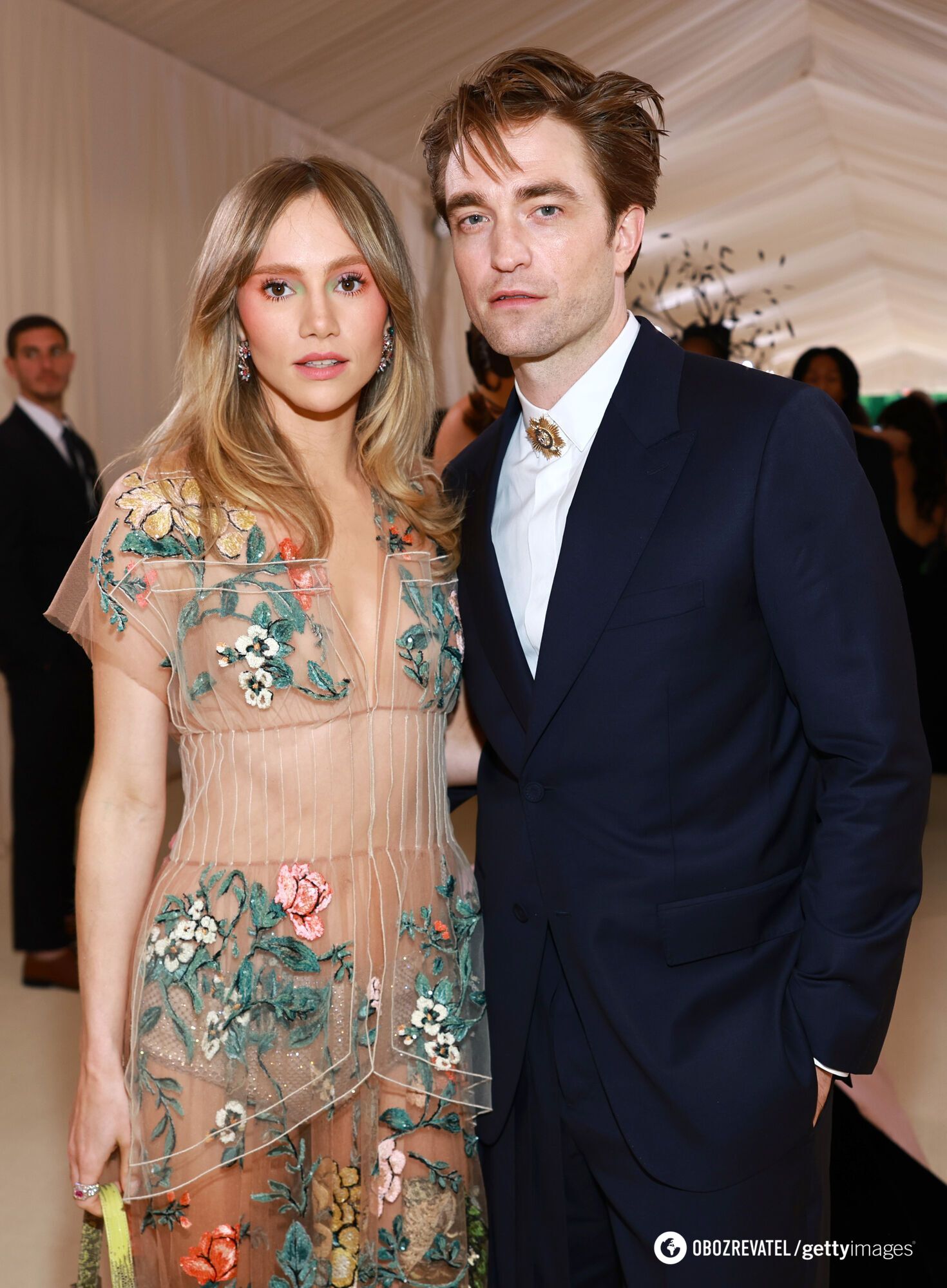 Jak wygląda ciężarna kochanka Roberta Pattinsona i jak udało im się utrzymać romans w tajemnicy przez 5 lat?