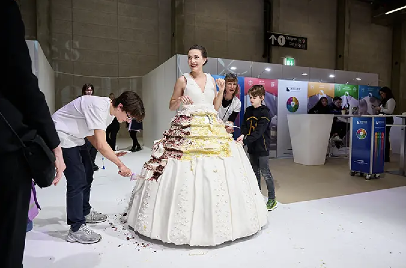 The most amazing world records of 2023: from an edible wedding dress to the longest underwater kiss. Photos and videos