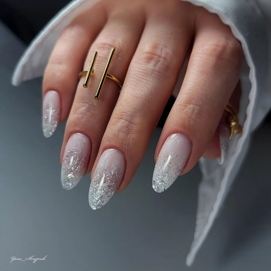 Manicure na Nowy Rok: 7 wykwintnych wzorów na długie paznokcie. Zdjęcie