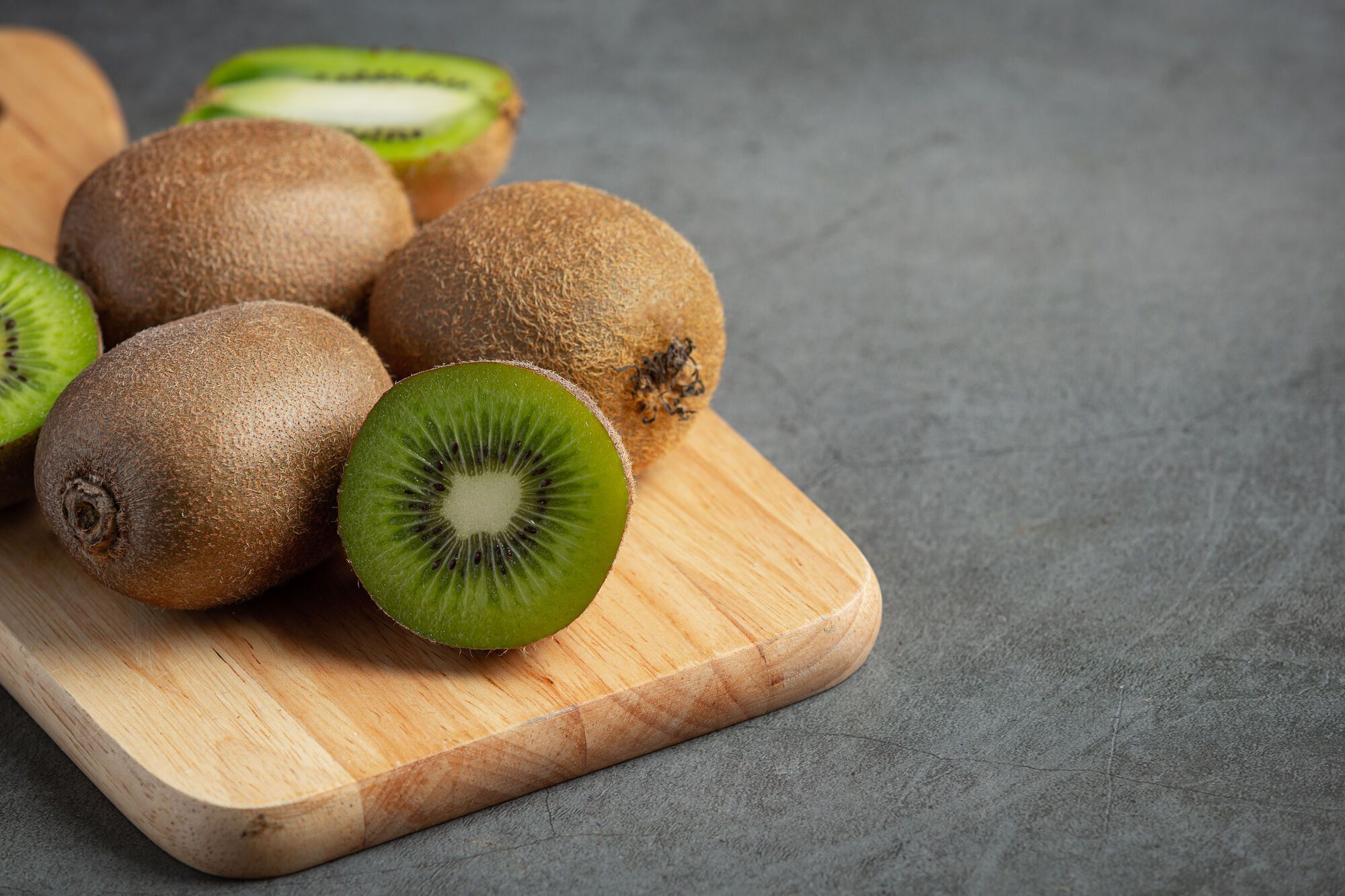 Kiwi peeling methods