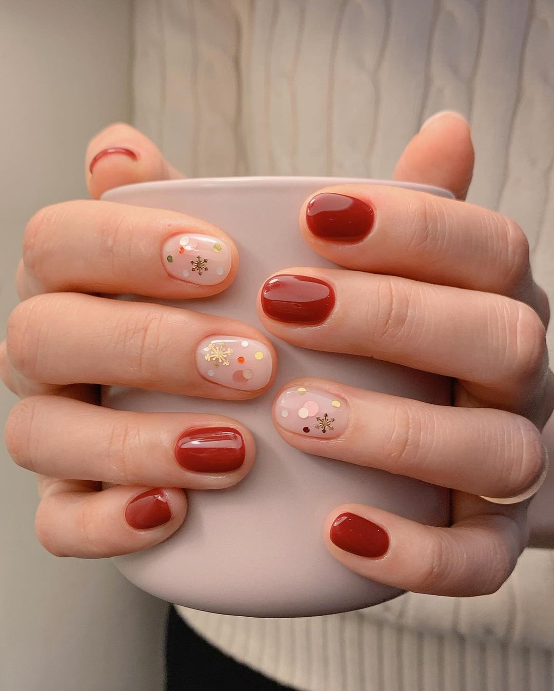 What manicure to make for the New Year: 7 interesting ideas for short nails