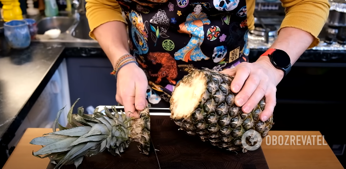 How to peel a pineapple in 1 min: the easiest method