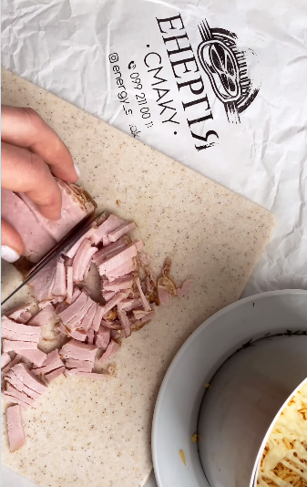 Chopping ham