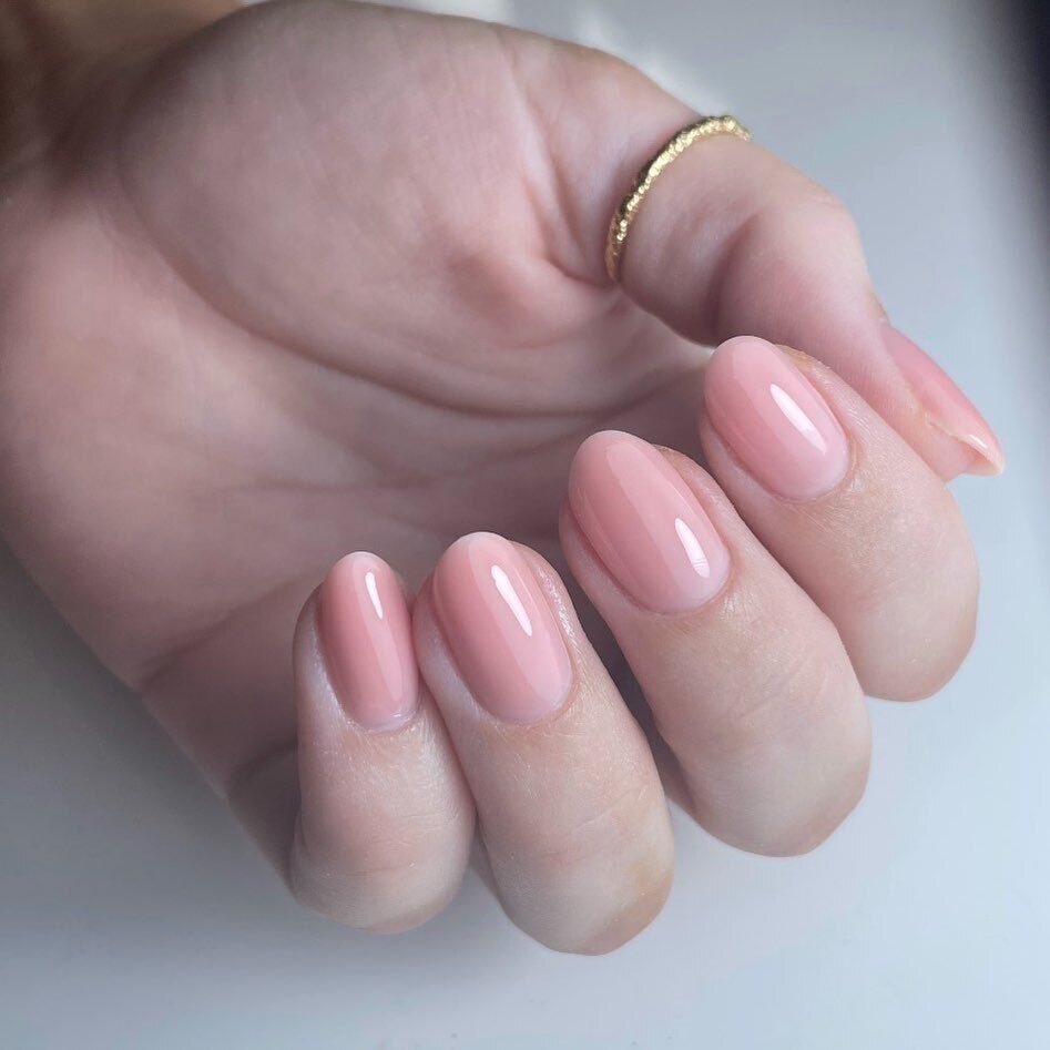 What manicure colors to avoid: age hands and make skin pale
