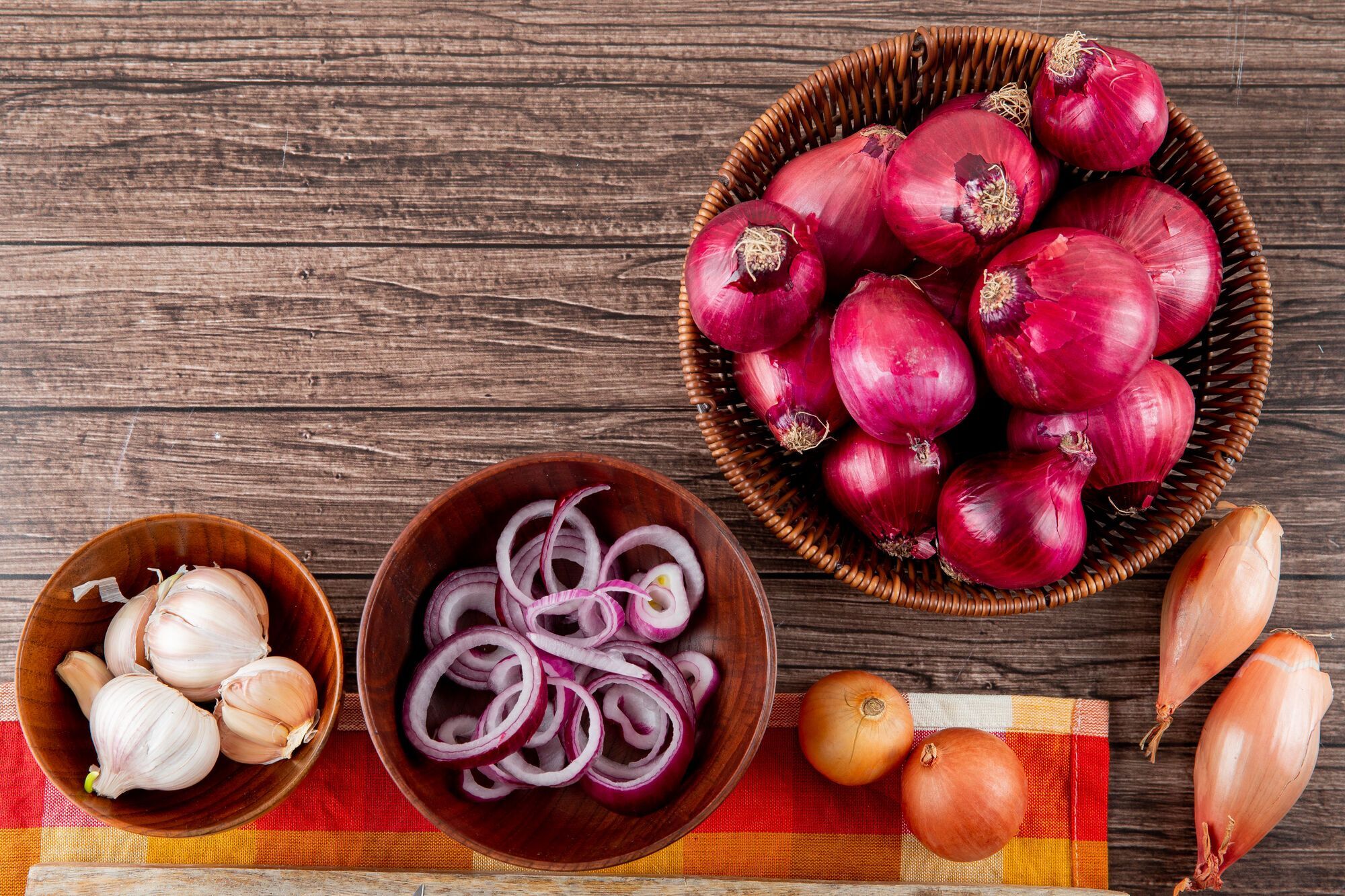 What is the best way to pickle onions to get the perfect flavor: main ingredients