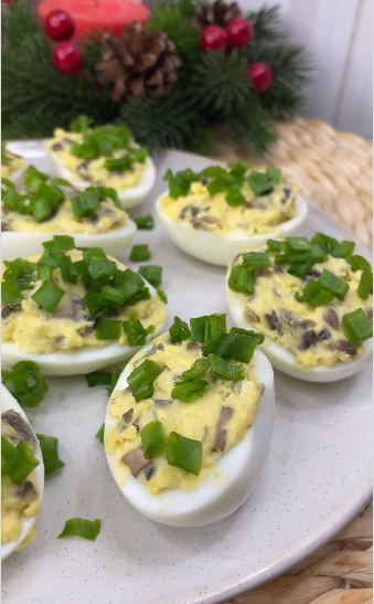 Stuffed eggs with mushrooms for the Christmas table: an easy and quick recipe