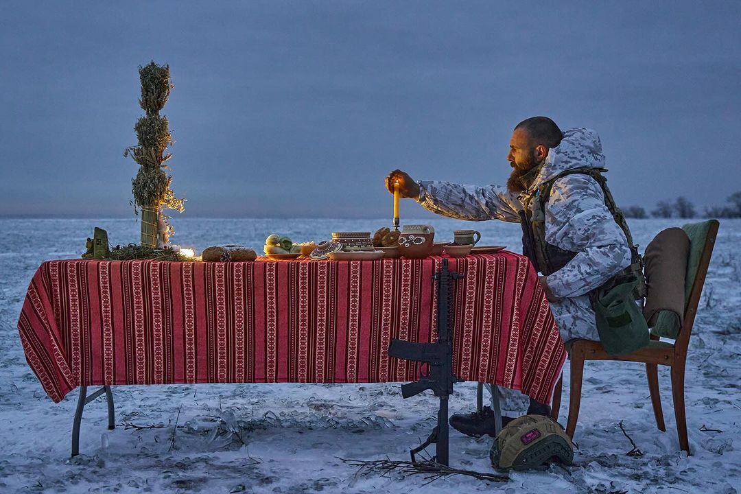 Fotograf wojskowy wzruszony ''świątecznymi'' zdjęciami obrońców, którzy nie mogą wrócić do domu na Boże Narodzenie