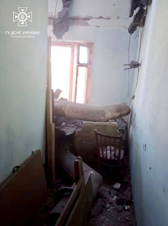 A Russian shell hit a residential building.