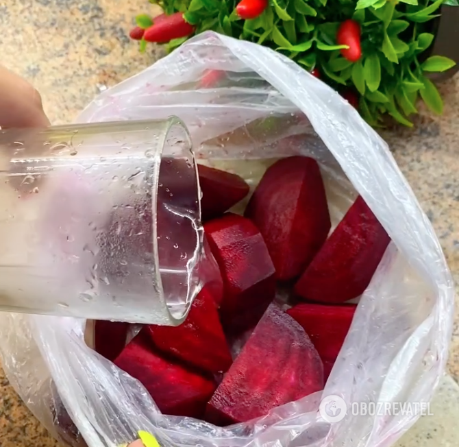 Water for cooking beetroot