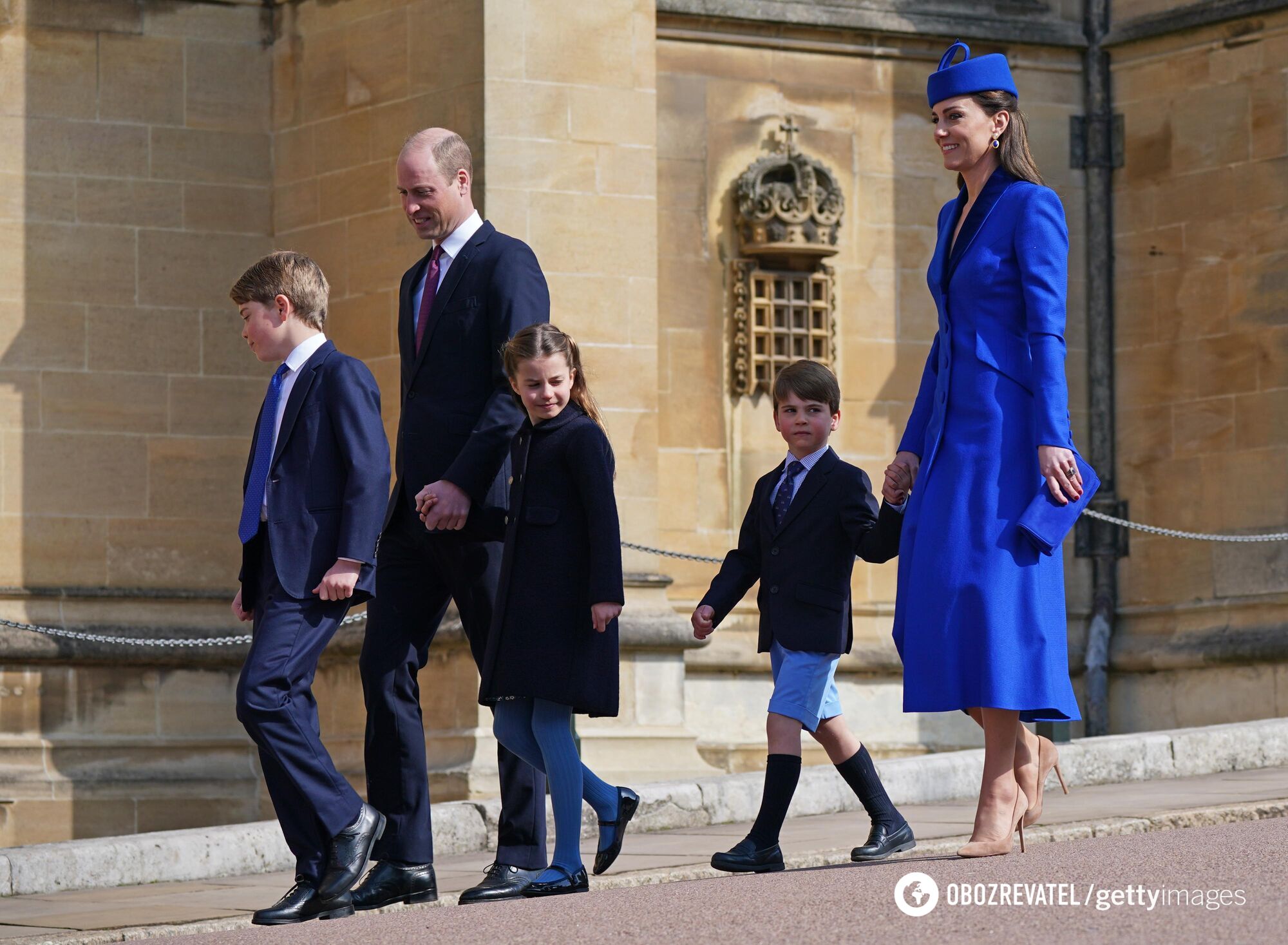 Kate Middleton and Prince William show new Christmas card with three children: why Louis is wearing shorts and George is wearing pants