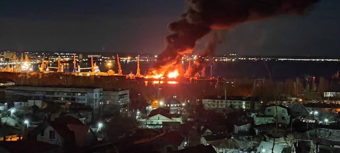 Explosions were heard in occupied Feodosia: Ukrainian Armed Forces hit the Novocherkassk ship, detonation was heard. Photos and videos