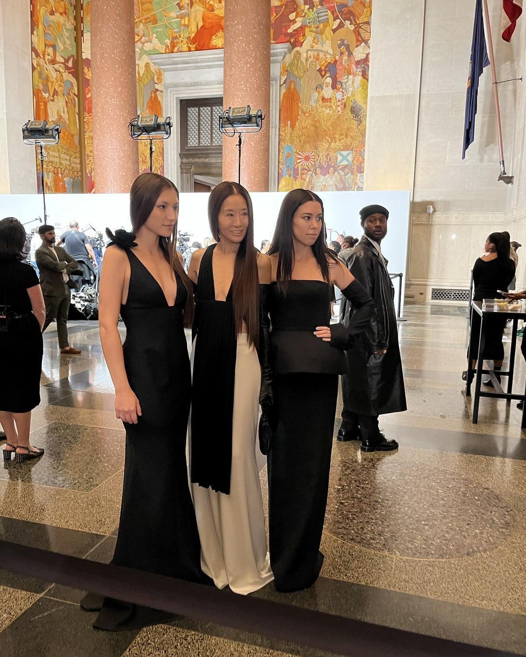 74-year-old Vera Wang in a photo with two daughters defied age: what is the secret of the beauty of the queen of wedding fashion