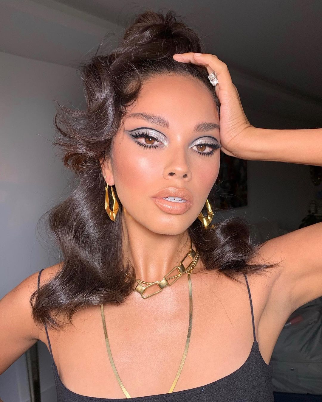 You will shine for the New Year: celebrity makeup artist reveals the secrets of flawless party makeup