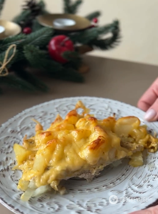 Juicy chicken fillet with pineapple and cheese for lunch: how to cook