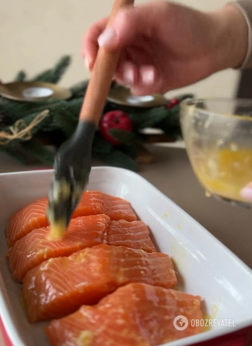 Not only on sandwiches: how to bake red fish for a festive table