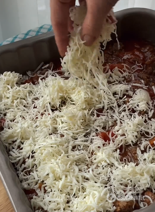 A very quick and hearty lasagna made from ready dough: perfect for lunch