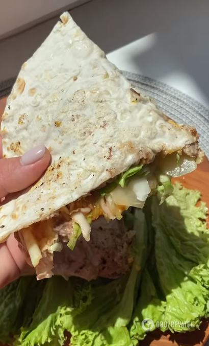 How to make a burger with pita bread: a lazy version of the famous dish