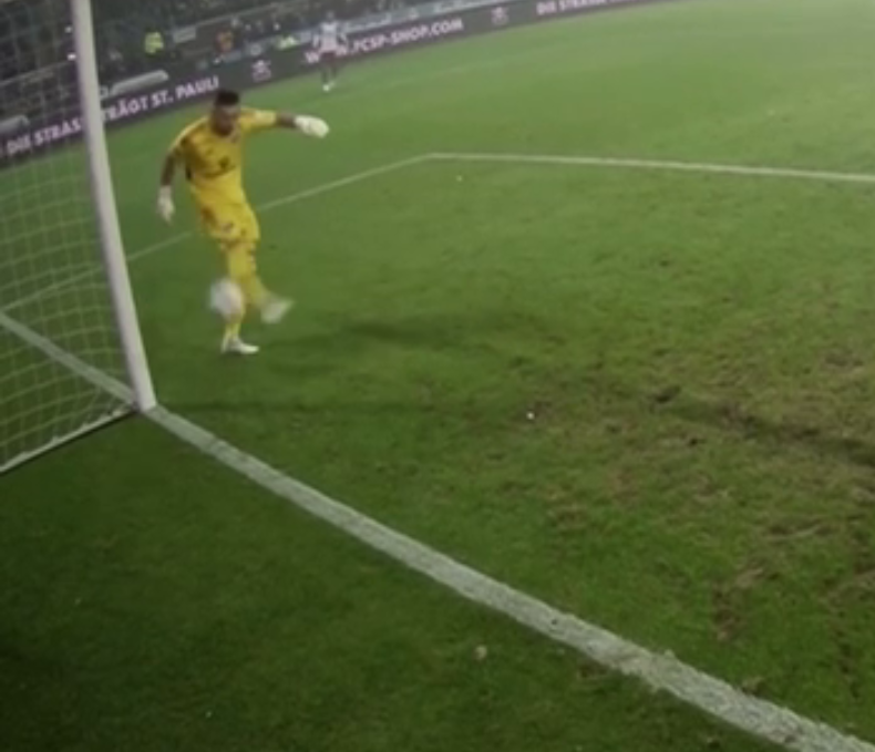 The goalkeeper of the famous club scored the ''own goal of the century'' in the German championship. Video
