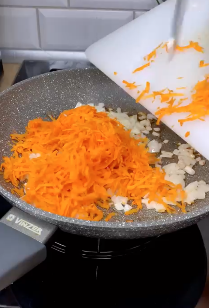 Fried onions with carrots
