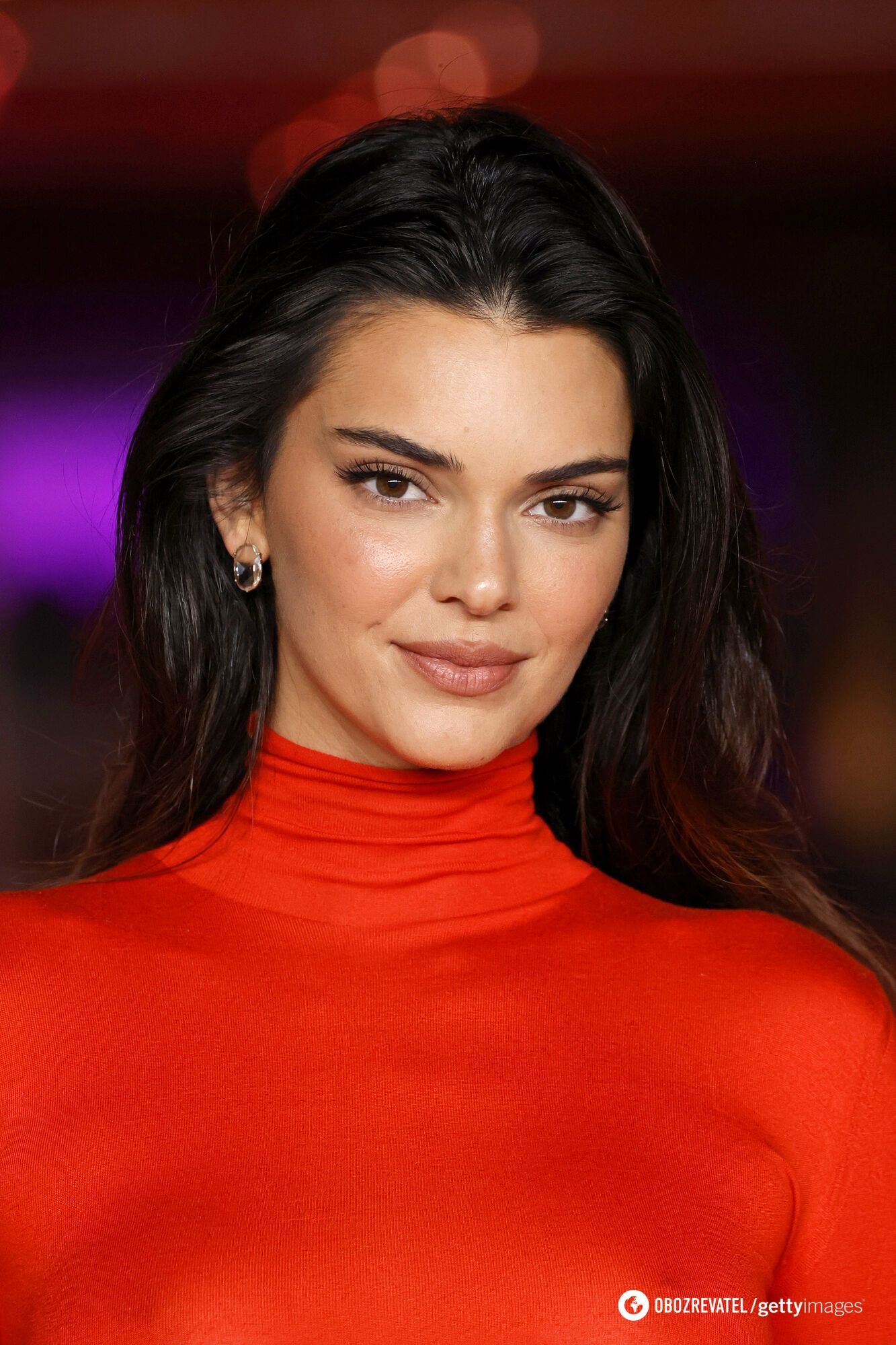 Kendall Jenner with a simple but voluminous hairstyle