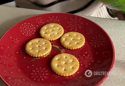 ''Christmas tree'' on crackers: how to prepare this spectacular New Year's appetizer