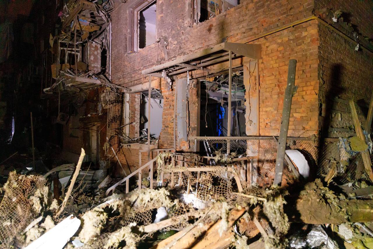 Russian troops hit a hotel and an apartment building in the center of Kharkiv: there are many wounded. All details