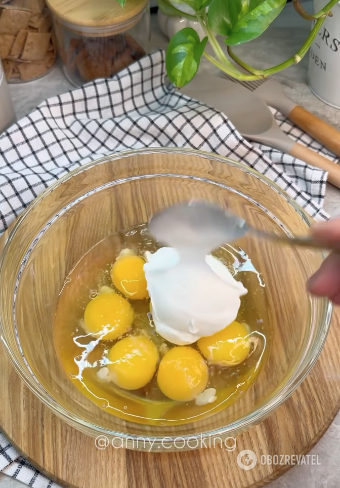 Eggs with sour cream