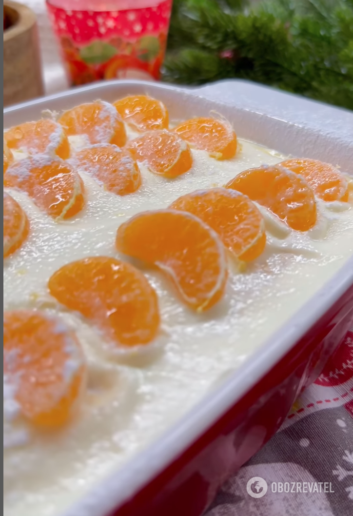 Homemade tiramisu with tangerines