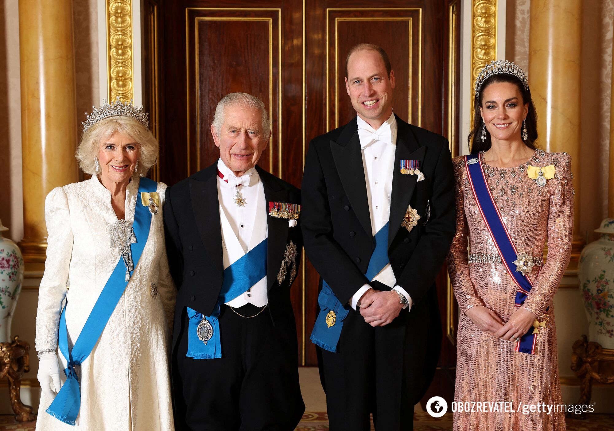 Kate Middleton założyła ''sukienkę zemsty'' na przyjęcie dyplomatyczne i przekazała gościom ''pozdrowienia'' od księżnej Diany
