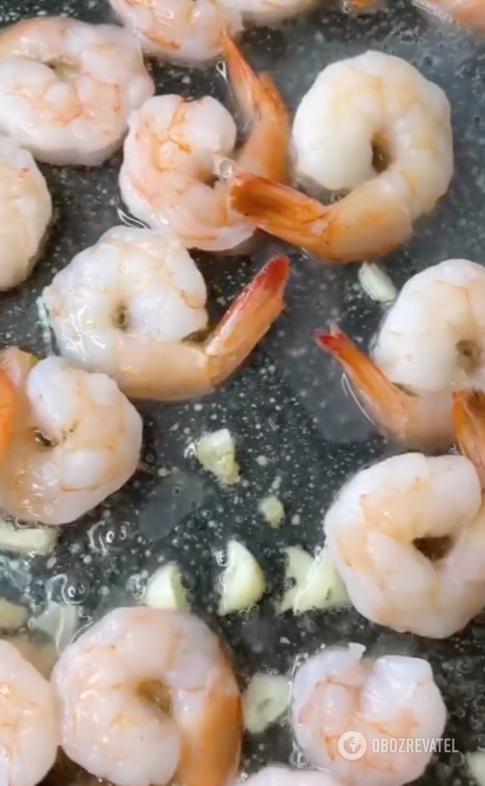 Fried shrimp for salad